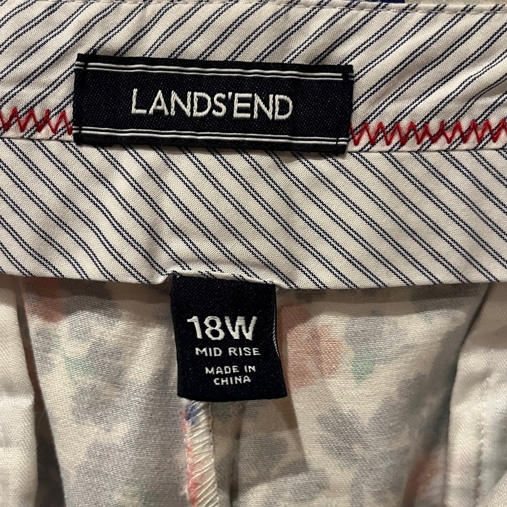 Lands' End Floral Print Women's Shorts - Picture 4 of 4